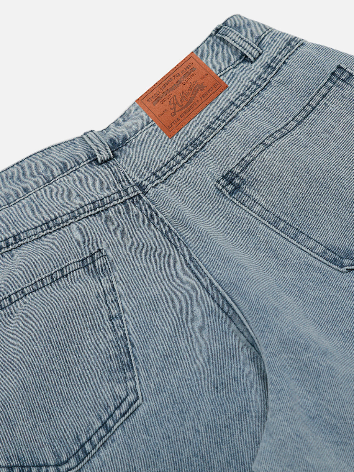 Rivet Wing Loose Jeans